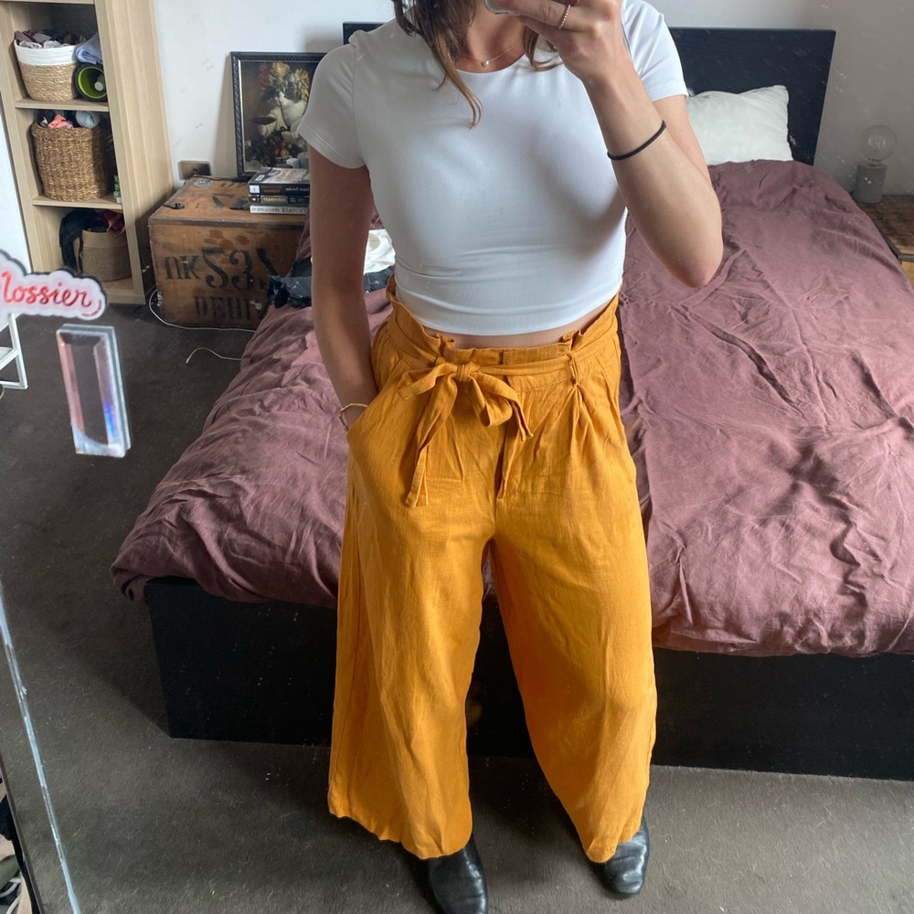 MinkPink Linen Paperbag Waist Trousers from Nordstrom. - Picture 2 of 5